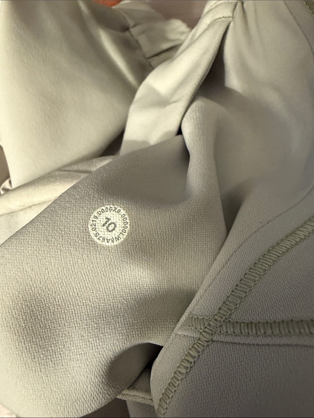Lululemon - Picture 7 of 9